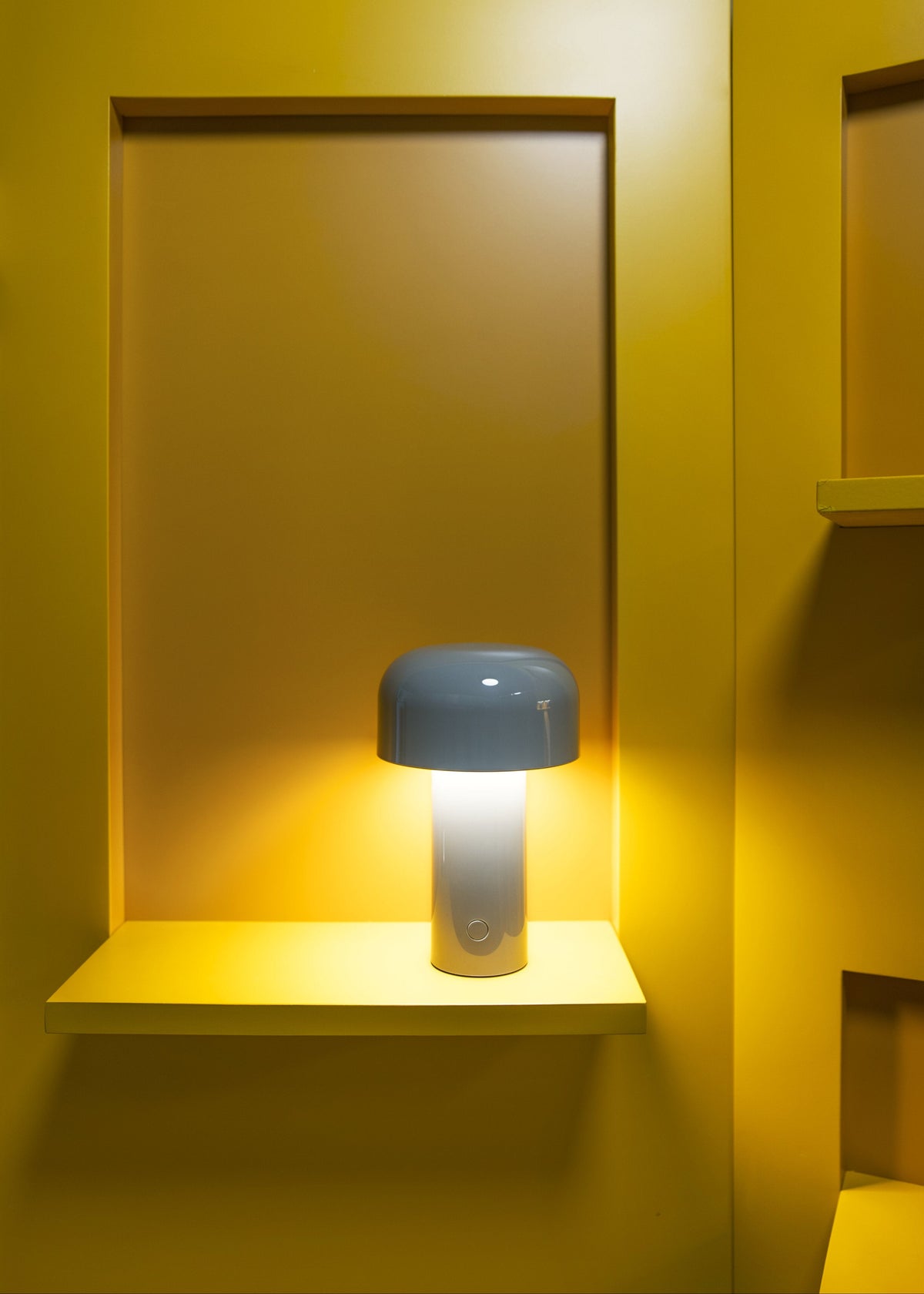 Bellhop Tischleuchte von Flos