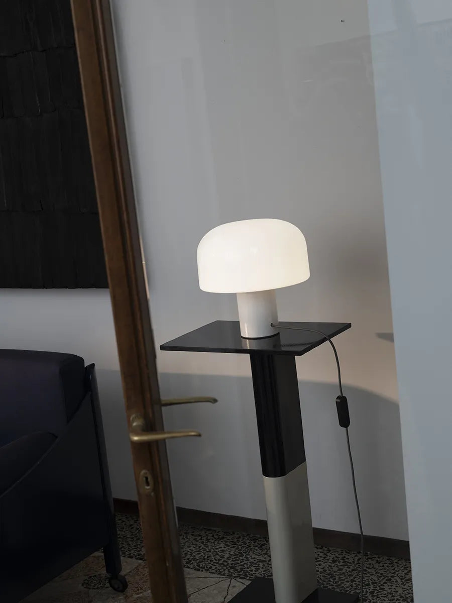 Bellhop Glass Tischleuchte von Flos