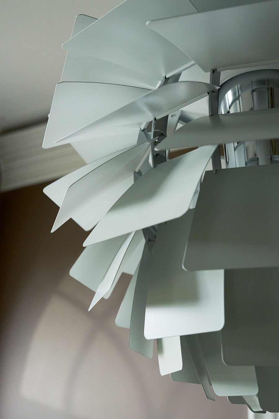 PH Artichoke Dusty Green/Chrome von Louis Poulsen